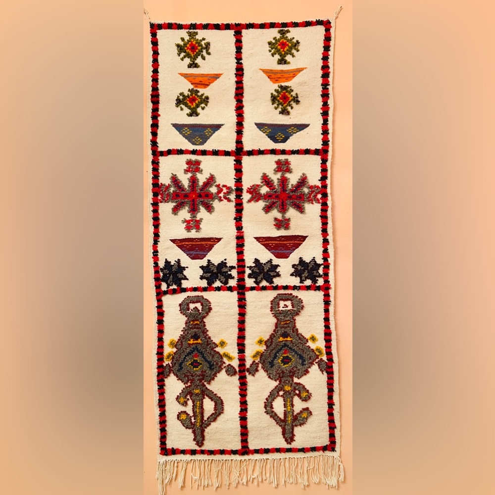 Beautiful Berber rug from the Atlas Mountains of Morocco. Reversible 2 rugs in 1